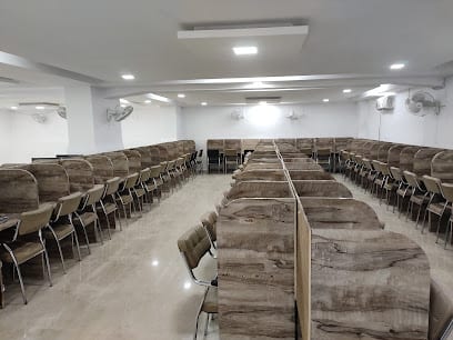 READERS HUB LIBRARY DADAR - Reading Room and Study Room